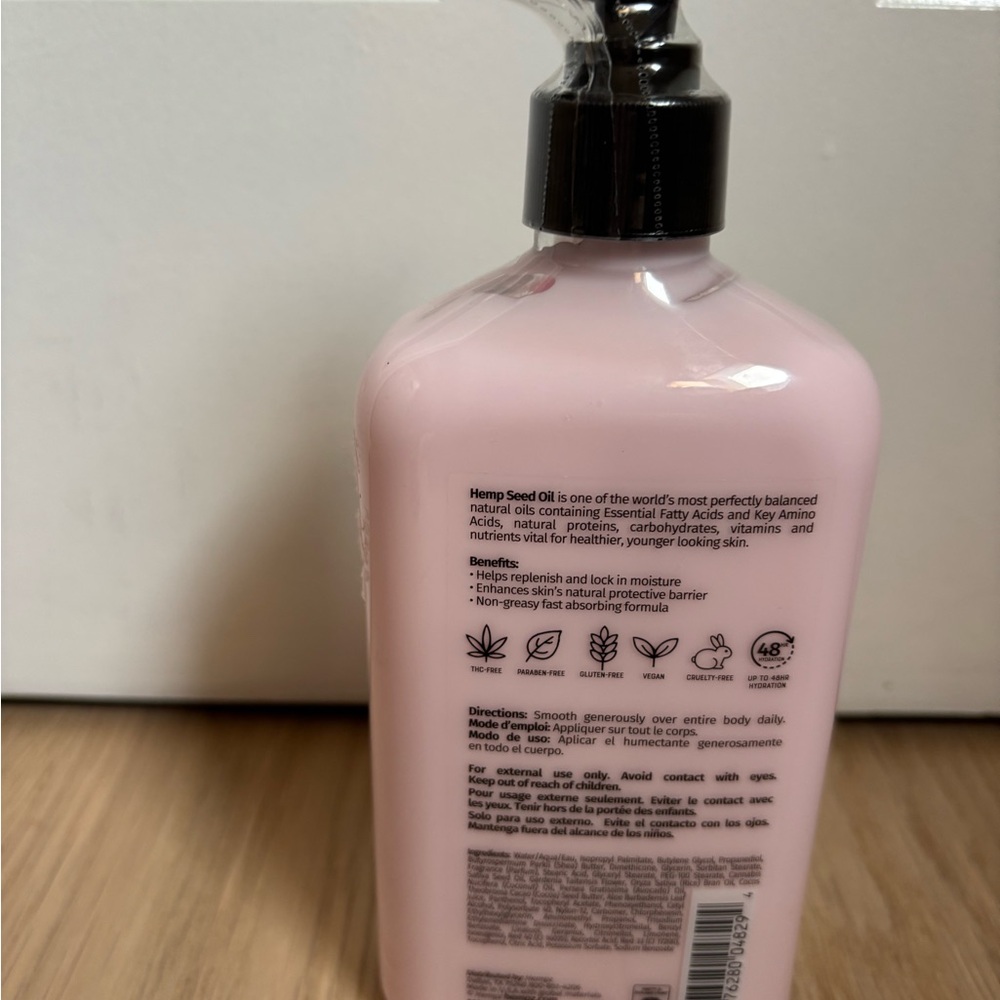 Hempz White Gardenia & Apple Blossom Herbal Body Moisturizer 17 Fl Oz - Picture 3 of 5